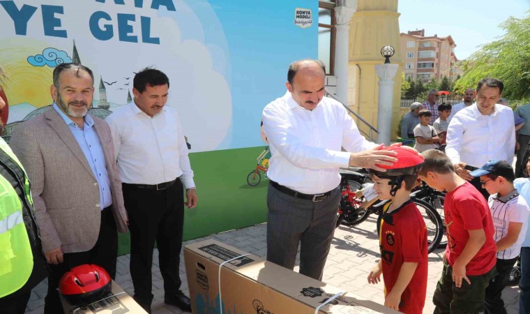 Güle Oynaya Camiye Gel Projesinde bisiklet dağıtımı başladı