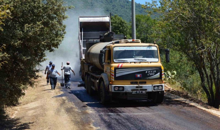 Hacıoğlan ve Sarıbelen grup yolunda asfalt çalışması