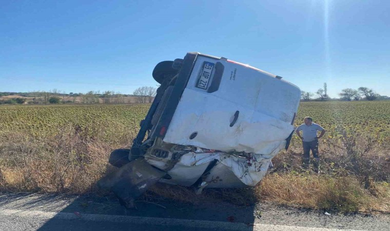 Hatalı sollama yapan minibüs takla attı: 1 yaralı