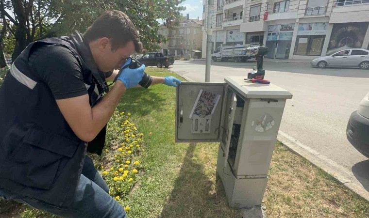 Hırsızlar kavşak kontrol cihazını çaldı