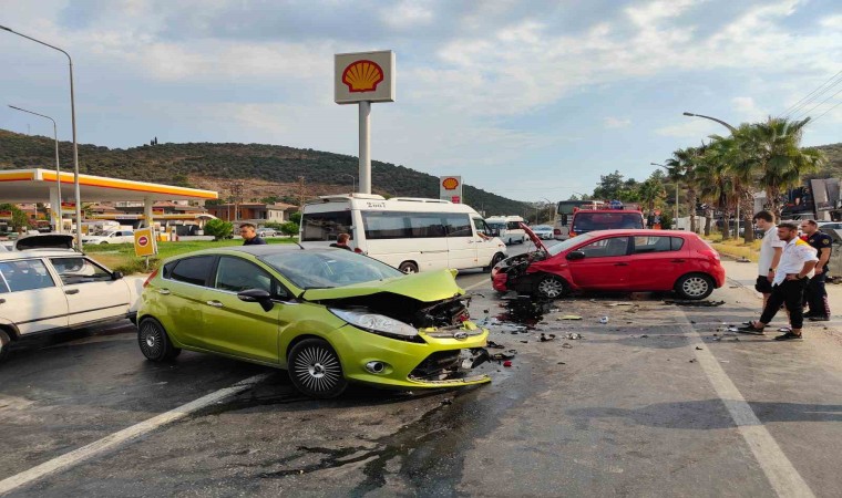 İki otomobil kafa kafaya çarpıştı: 1 yaralı