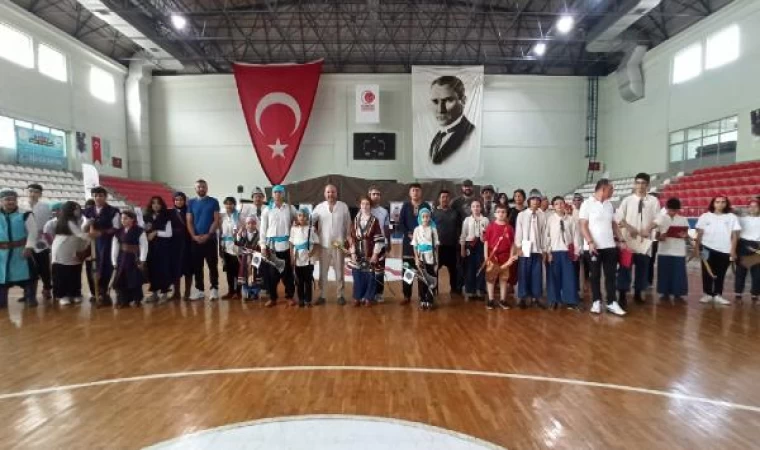 İskenderun’da depremzede sporcular, Zafer Bayramı Turnuvası’nda ok attı