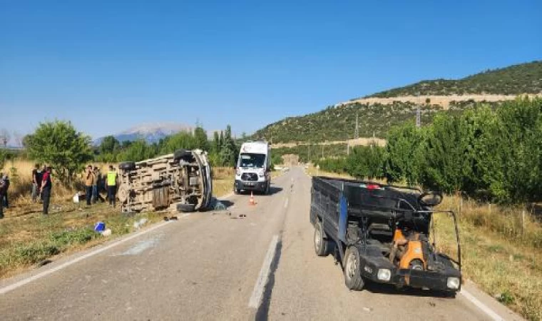 Isparta’da minibüs ile patpat çarpıştı: 1 ölü, 13 yaralı