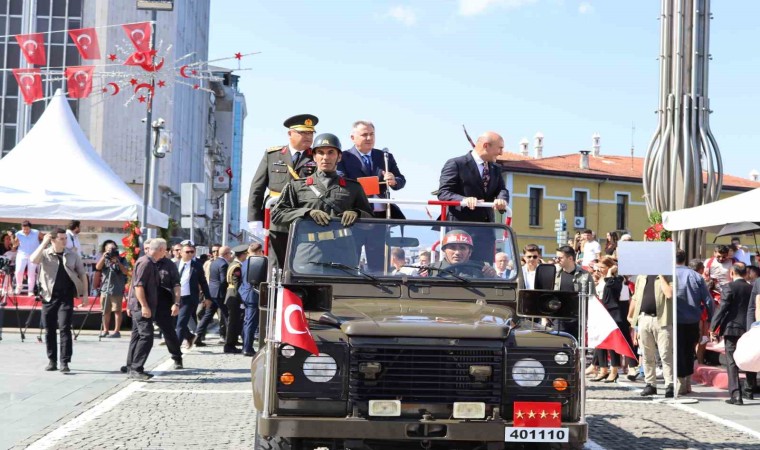 İzmirde 30 Ağustos Zafer Bayramı coşkuyla kutlandı