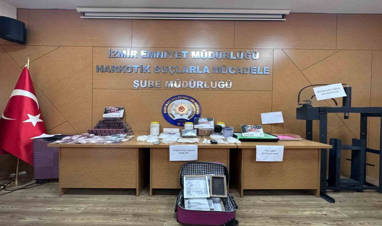 İzmirde bir evden 13,5 kilogram kokain ve binlerce hap çıktı