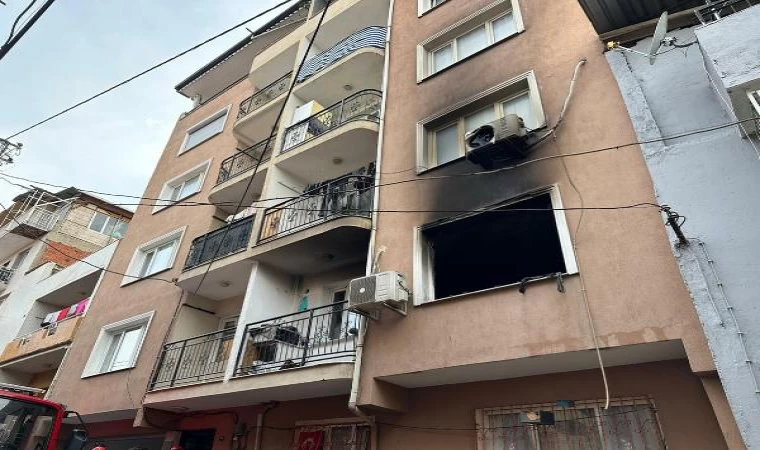 İzmir’de korkutan apartman yangını; 9 kişi dumandan etkilendi, çatıya sığınan 5 kişi kurtarıldı