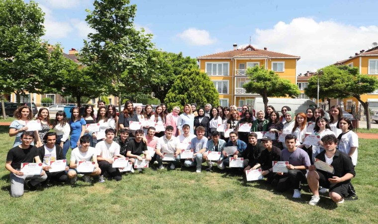 İzmit Çınar Akademi mezunları üniversiteli oldu