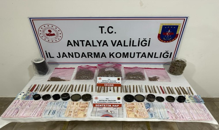 Jandarma ekipleri uyuşturucu satıcısını kıskıvrak yakaladı