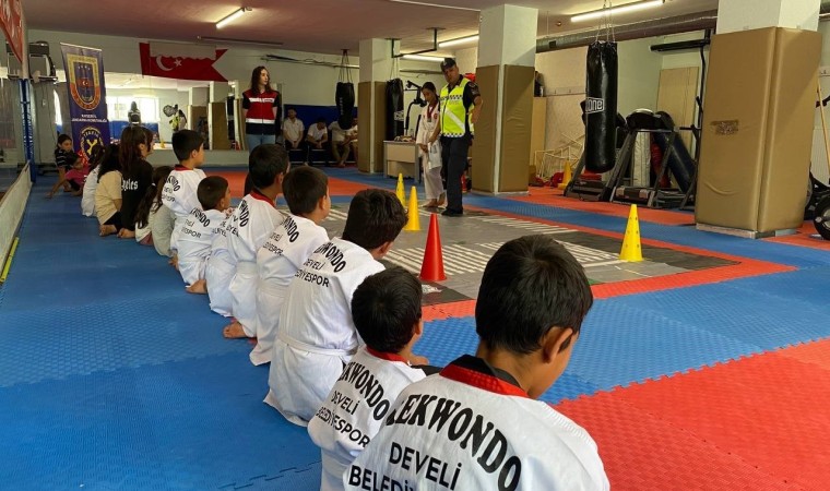 Jandarmadan öğrencilere ‘taekwondo eğitimi