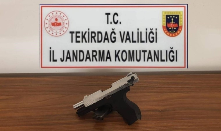 Jandarmayı görünce silahı attı: 2 silah ele geçirildi