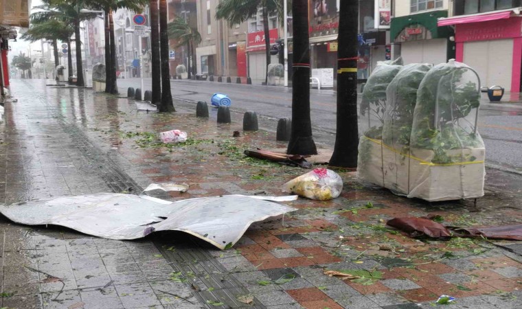 Japonyayı Khanun Tayfunu vurdu: 1 ölü, 22 yaralı