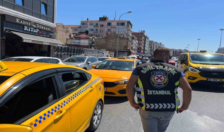 Kadıköyde emniyet kemeri takmayan taksi şoförlerine ceza yağdı