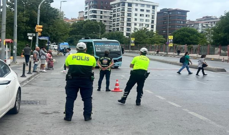 Kadıköy’de polis yolcu gibi bindi,  minibüsçülere ceza yazdı