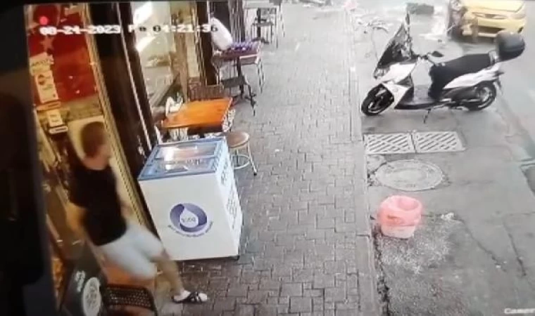 Kadıköy’de taksi ile otomobil çarpıştı