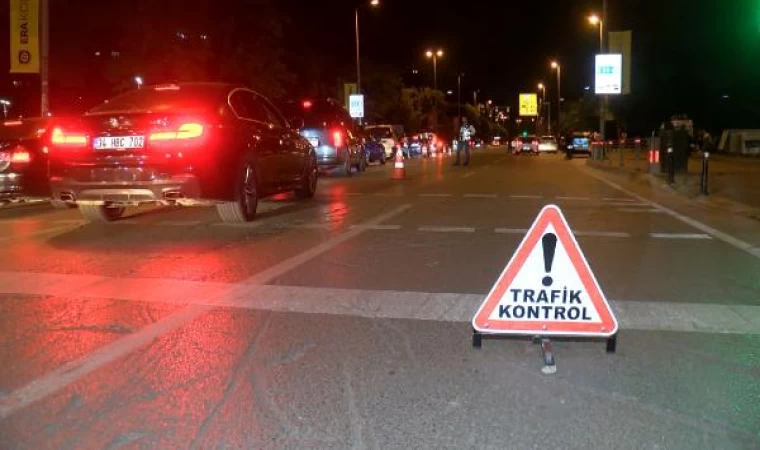 Kadıköy’de trafik denetiminde cam filminden ceza yedi; habercilere tepki gösterdiler