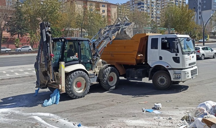 Kahramanmaraşta moloz yığınları kaldırılıyor