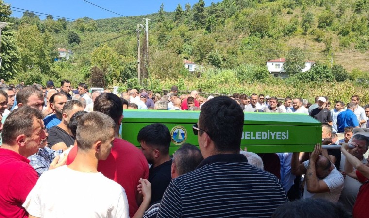 Kalbinden bıçaklanan genç son yolculuğuna uğurlandı