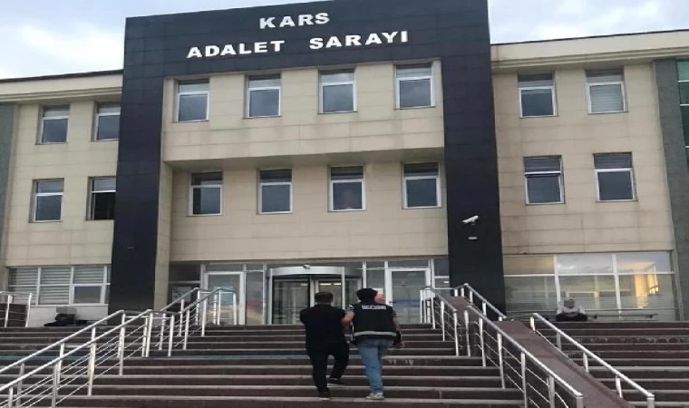 Kameralı düzenekle ehliyet sınavında kopya çekenlere suçüstü: 5 gözaltı