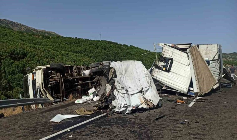 Kamyon ile çarpışan tırın kupası ayrıldı: 1 yaralı