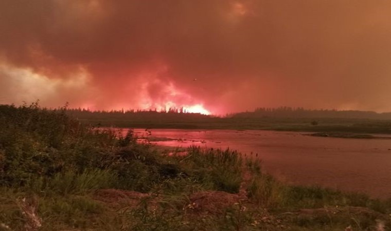 Kanadada yangınlar sürüyor: Hay River kasabasına tahliye emri