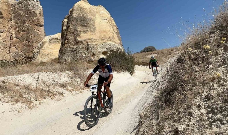 Kapadokyada 35 kilometre pedal çevirdiler