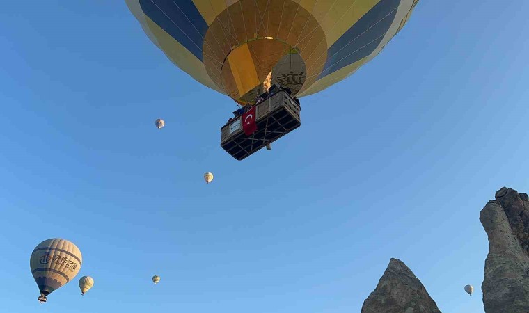 Kapadokyada sıcak hava balonları 30 Ağustos Zafer Bayramı için uçtu