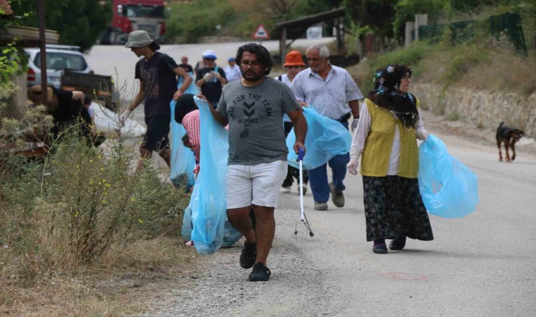 Karabükte akademisyenlerle köylüler çevre temizliği yaptı