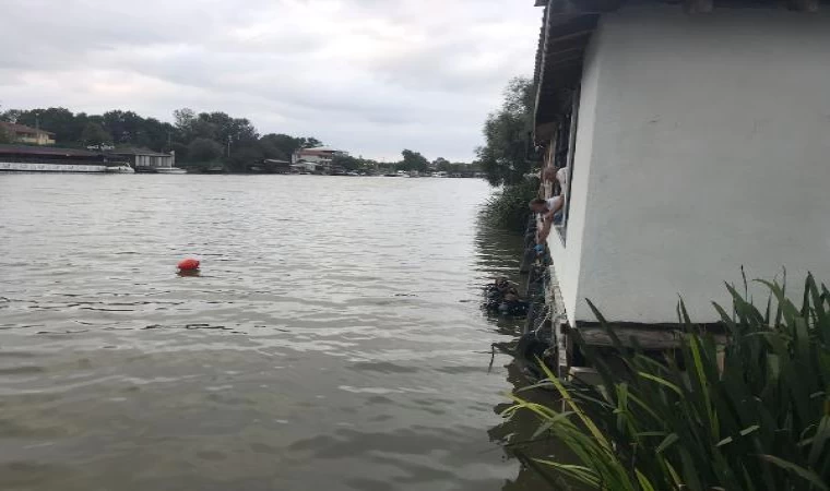 Karasu’da konakladığı bungalov evin yanındaki nehirde cesedi bulundu