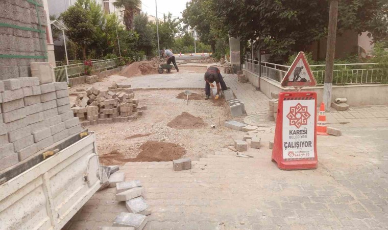 Kareside yollar parke taşı örülüyor