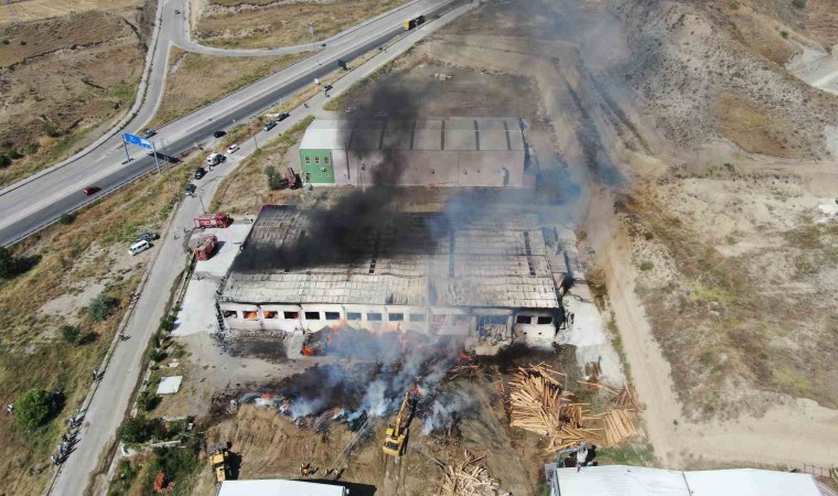 Kastamonudaki fabrika yangını havadan görüntülendi