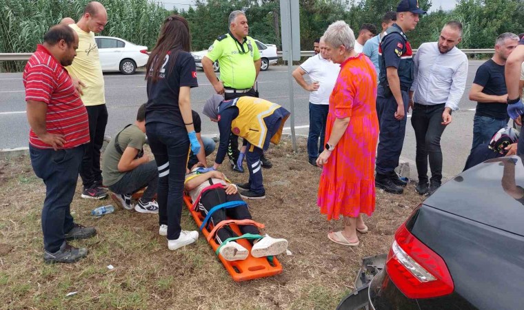 Kavşakta 2 otomobili çarpıştı: 2 yaralı