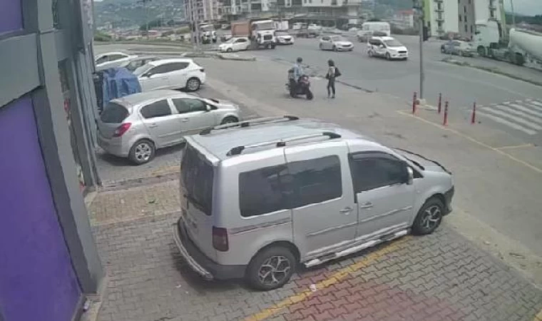 Kavşakta kamyonun çarptığı otomobili sürüklediği anlar kamerada