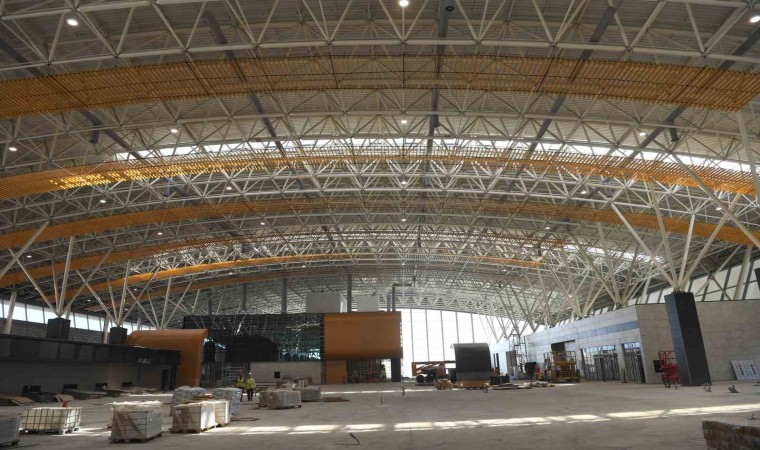 Kayseri Havalimanı Yeni Terminal Binasında İnceleme