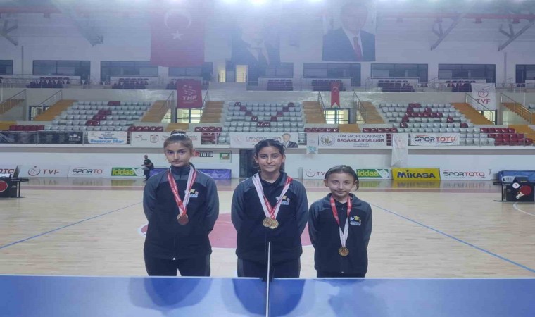 Kayseri Kız Takımı, masa tenisi yarı finalinde