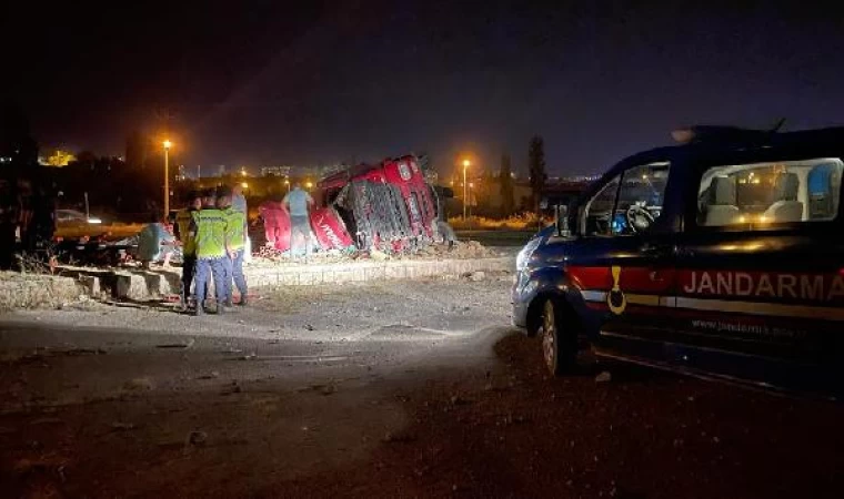 Kayseri’de TIR’ın devrildiği kazada sürücü yaralandı, yeğeni öldü