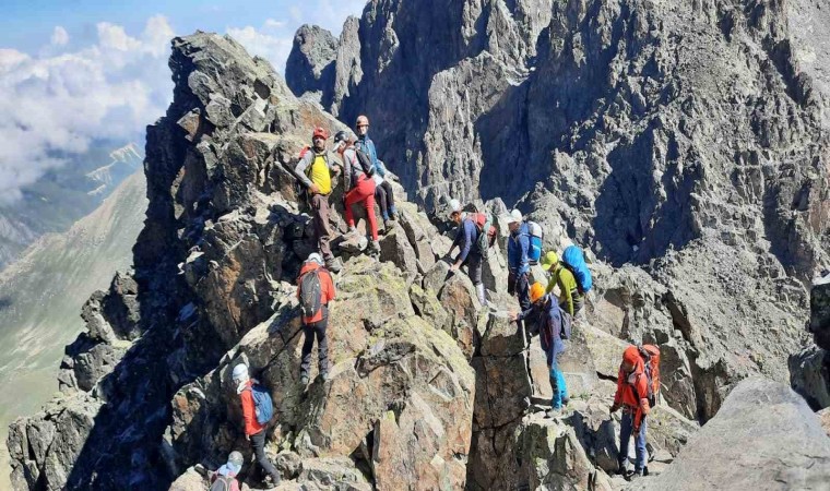 Kayserili Dağcılar Kaçkara Tırmandı