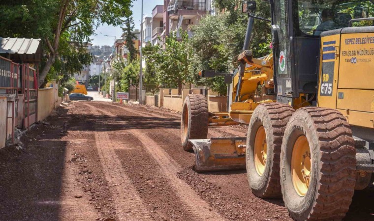 Kepez Gündoğdunun asfaltını yeniliyor