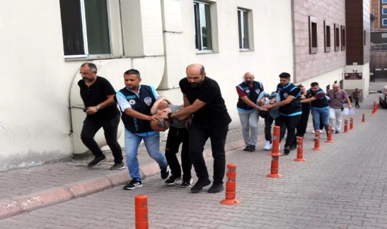 Kıraathane basıp, 1’i polis, 2 kişiyi yaralayan 4 şüpheli adliyede