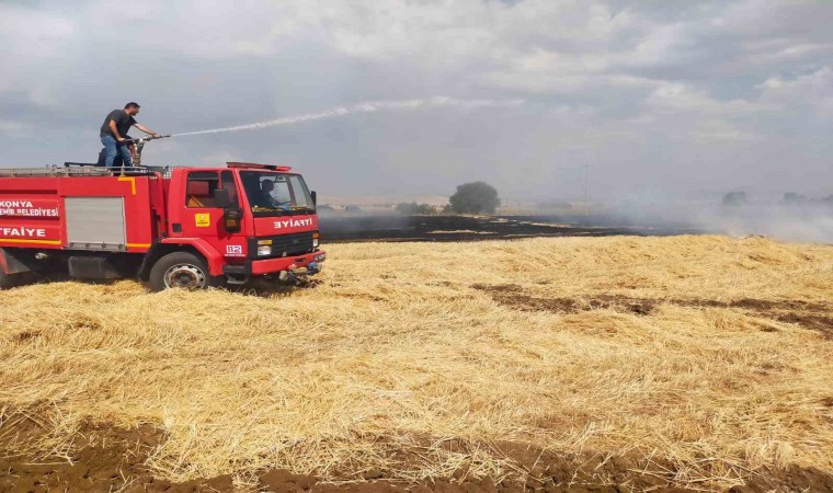 Konyada arazi yangını ormana sıçramadan söndürüldü