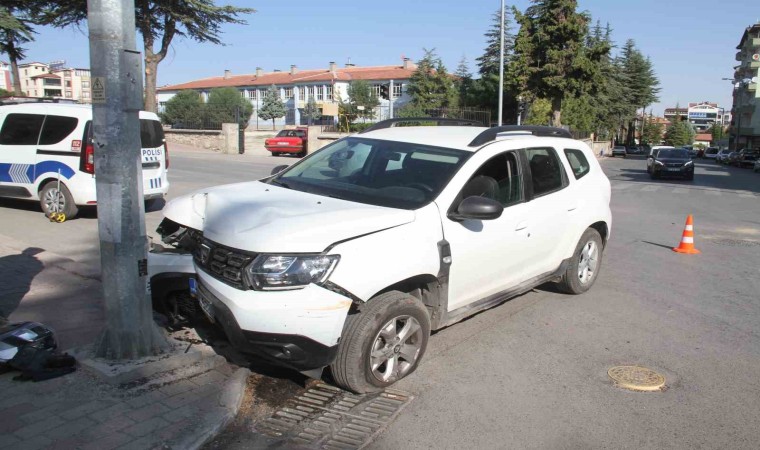 Konyada otomobiller çarpıştı: 3 yaralı