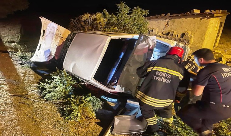 Konyada yoldan çıkan otomobil bahçe duvarına çarptı: 1 yaralı