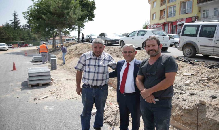 Kütahya Şehir Hastanesi bölgesinde kaldırım mesaisi