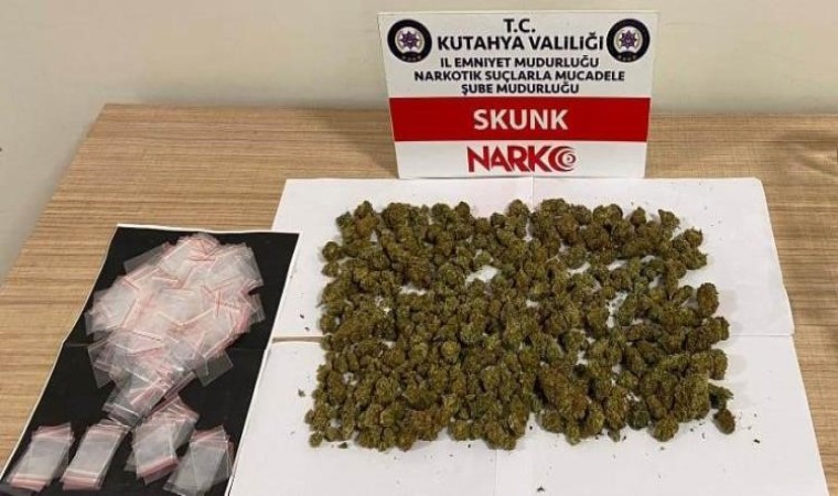 Kütahyada bir araçta 137 gram esrar ele geçirildi