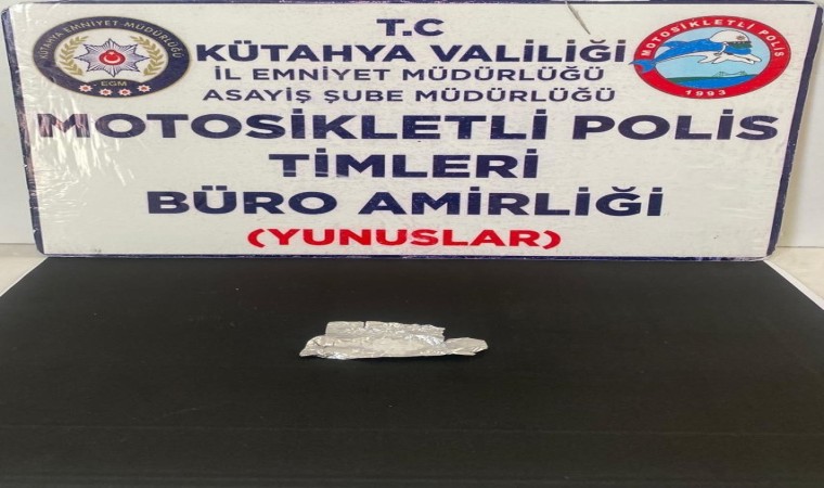 Kütahyada Yunus Timlerince bir kişinin üzerinde uyuşturucu ele geçirildi