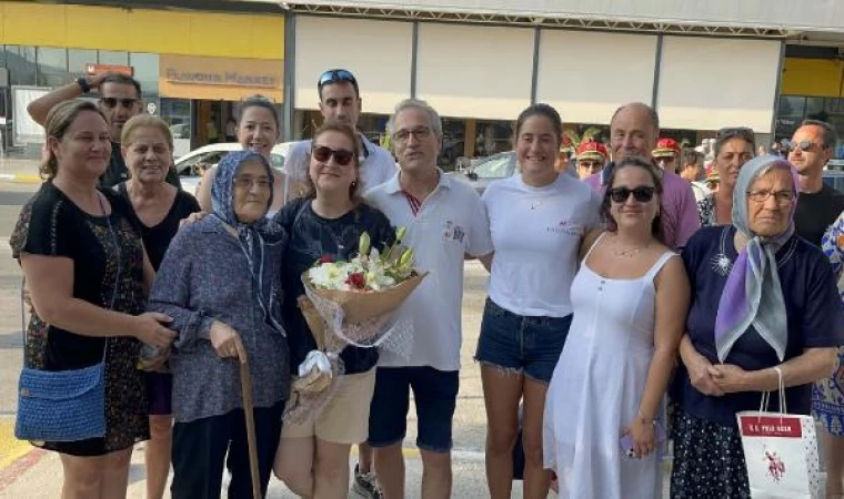 Kuzey Kanalı’nı yüzerek geçen Aysu Türkoğlu, Bodrum’a döndü (FOTOĞRAFLAR)