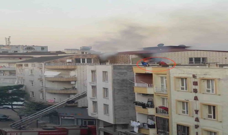 Madde bağımlısı, ailesine ait evi yaktı