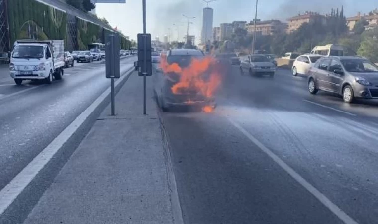 Maltepe’de hafif ticari araçta yangın