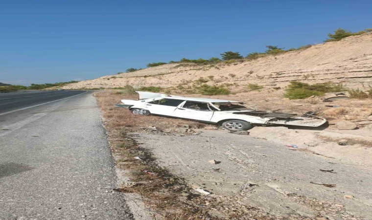 Manavgatta otomobil takla atıp şarampole yuvarlandı: 1 yaralı