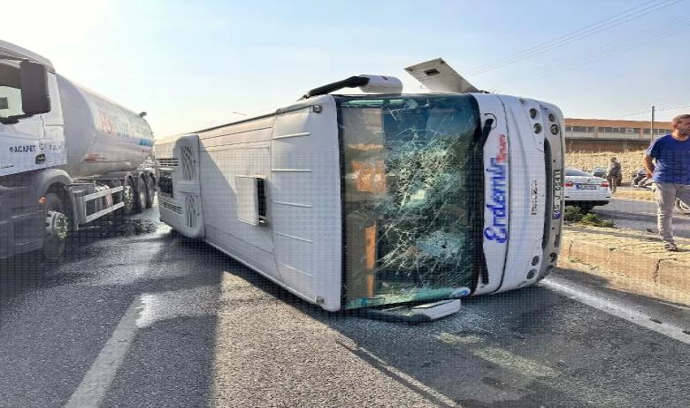 Manisa’da işçi servis midibüsü devrildi; 25 yaralı