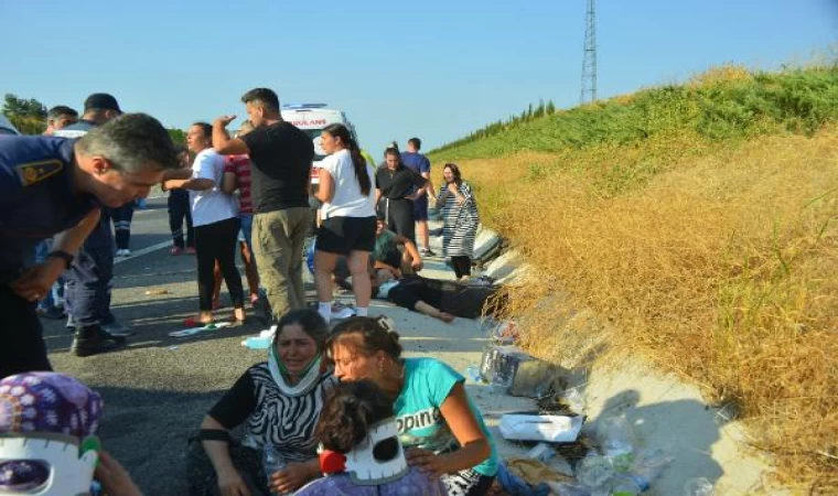 Manisa’da tarım işçilerinin taşındığı midibüs ile otomobil çarpıştı: 30 yaralı